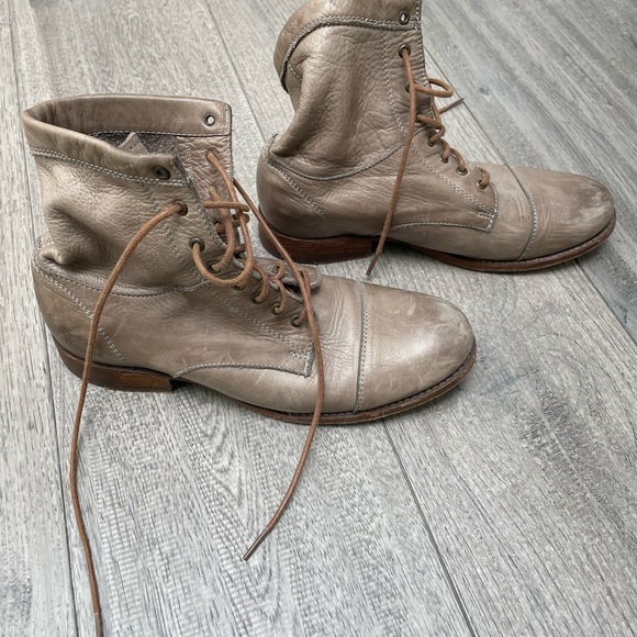 Frye Veronica Combat Boots Lace Up Front Moto Grey Brown Size 7.5, soft leather - Picture 2 of 4